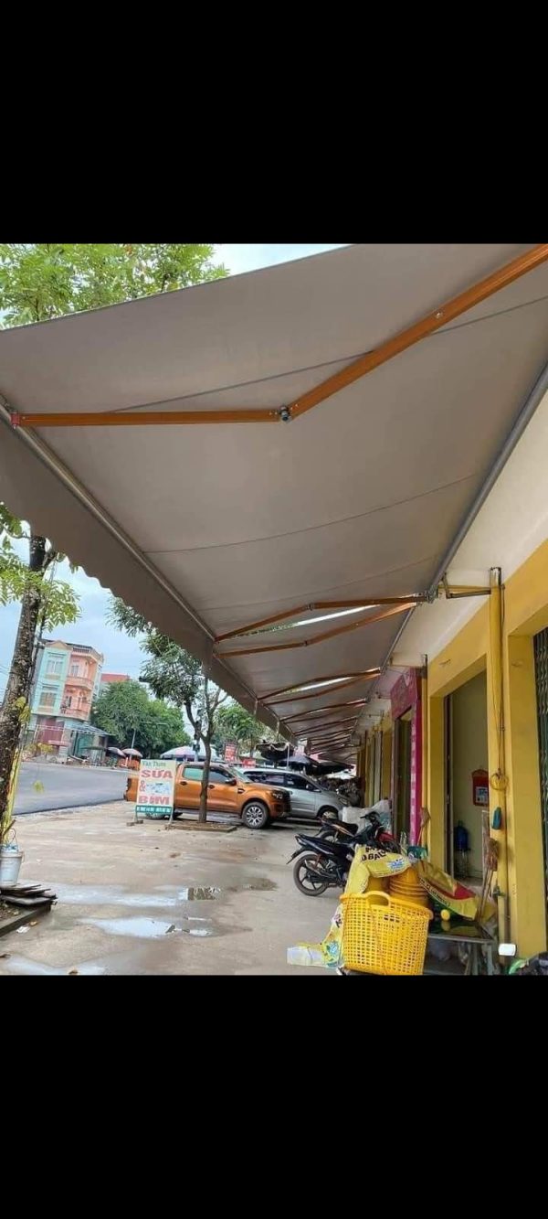 Bạt che nắng tự cuốn giá tốt bền đẹp 2023